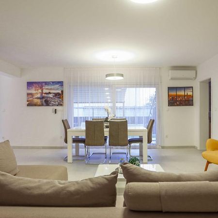 Villa Castelli, Apartment With Pool, Kastela Bagian luar foto
