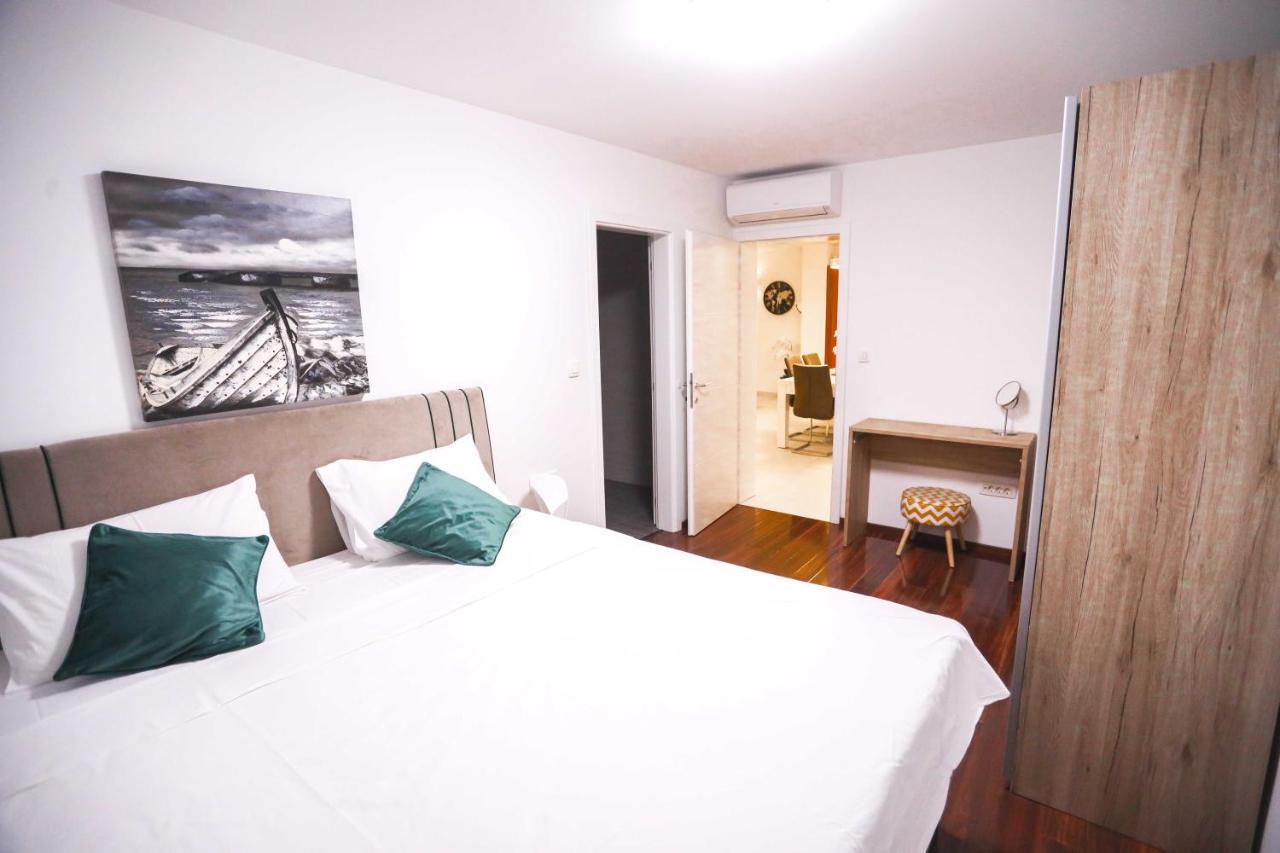 Villa Castelli, Apartment With Pool, Kastela Bagian luar foto